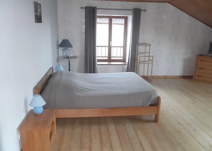 Le Sauceley Maison De Pour 6 A 10 Personnes بيت للعطل *